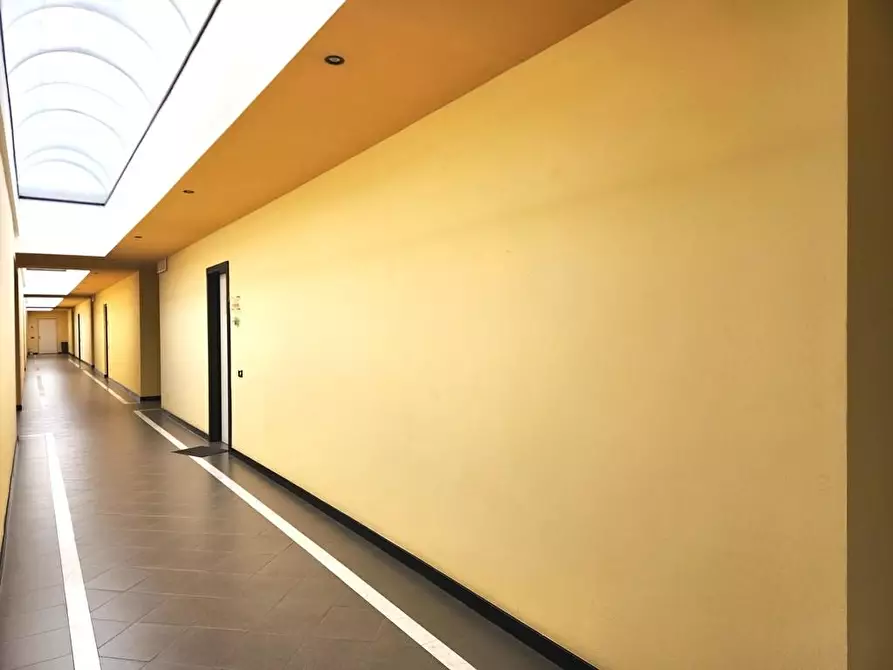 Immagine 13 di Ufficio in vendita  a Capannori