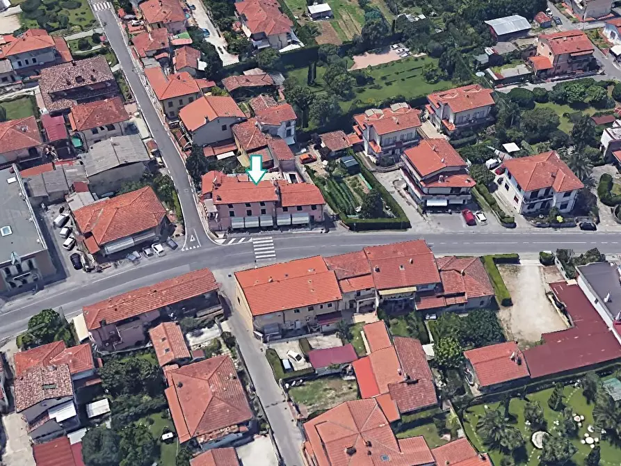 Immagine 3 di Locale commerciale in vendita  a Massarosa