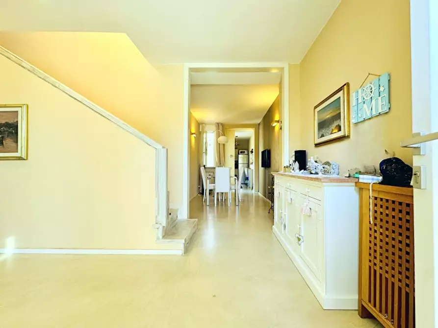 Immagine 3 di Casa bifamiliare in vendita  a Camaiore