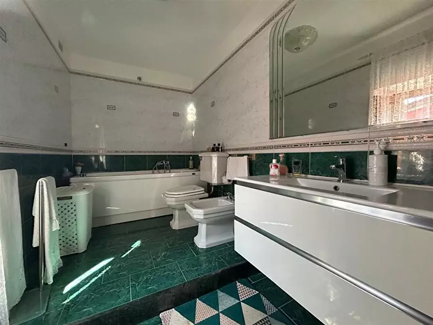 Immagine 7 di Appartamento in vendita  a Carrara