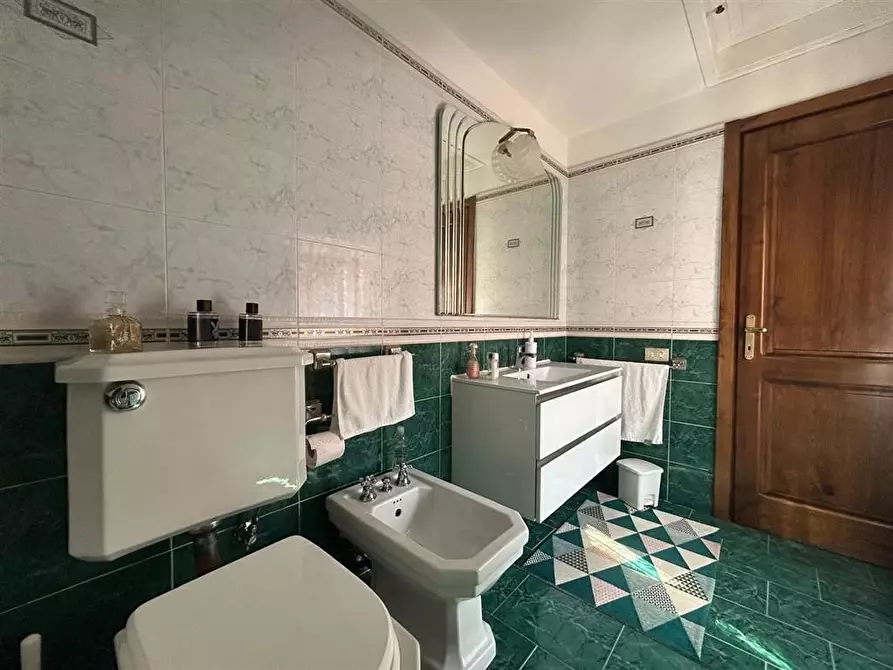 Immagine 10 di Appartamento in vendita  a Carrara