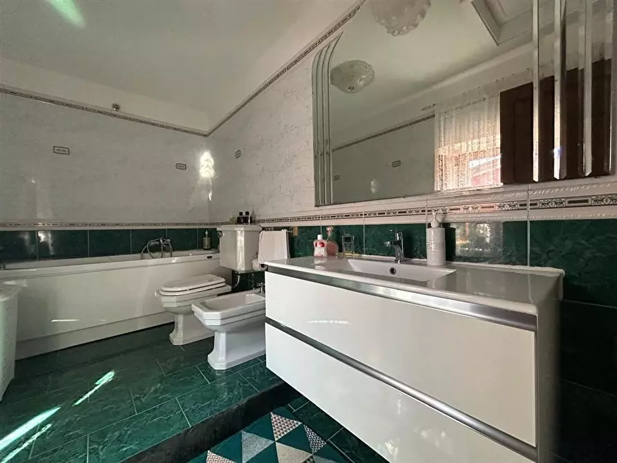 Immagine 8 di Appartamento in vendita  a Carrara