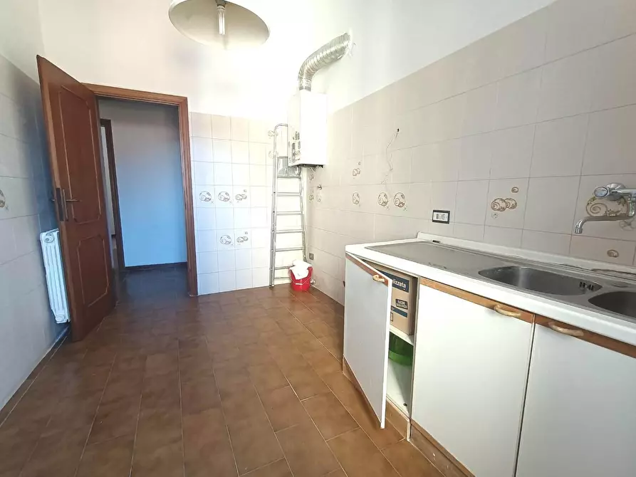 Immagine 11 di Appartamento in vendita  a Carrara