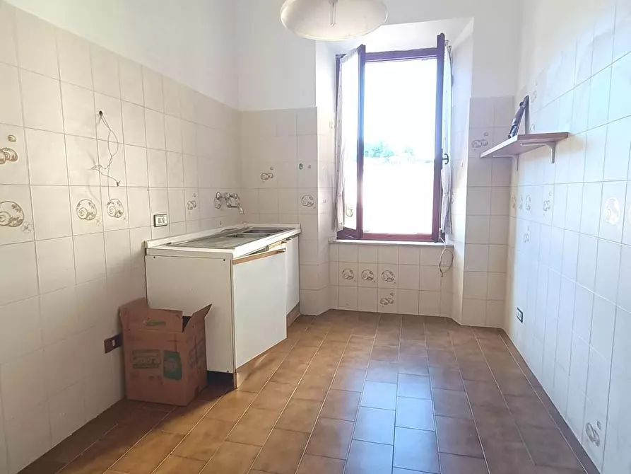 Immagine 10 di Appartamento in vendita  a Carrara