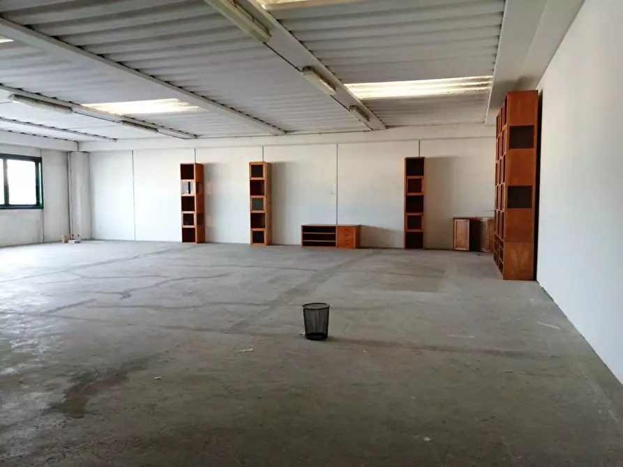 Immagine 3 di Ufficio in affitto  a Cascina