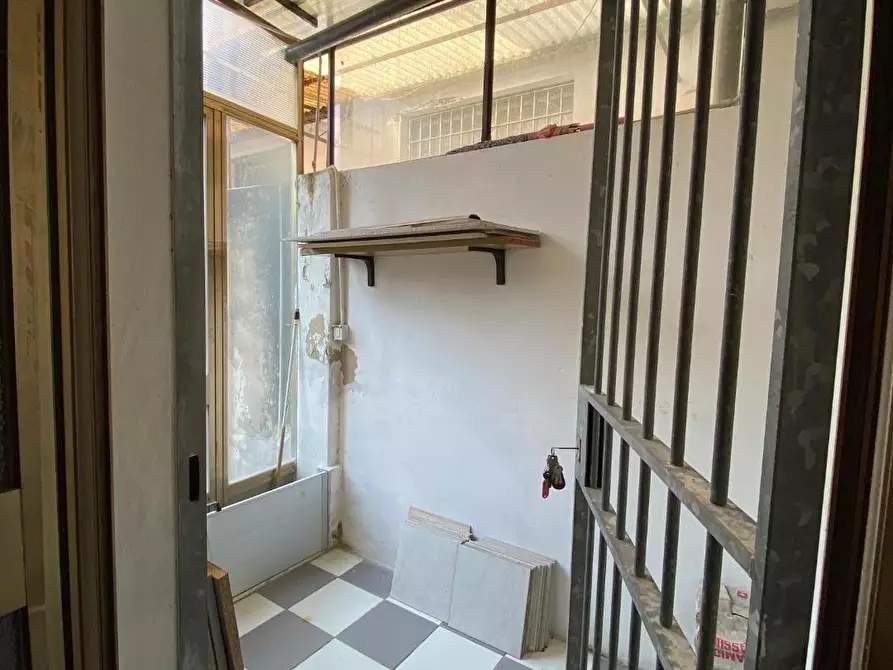 Immagine 5 di Locale commerciale in vendita  a Cascina