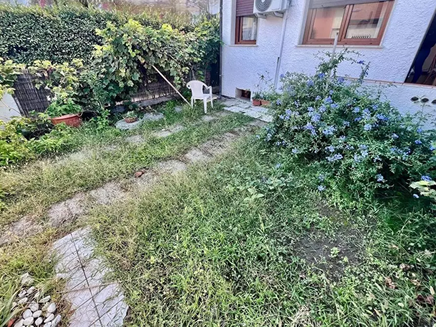 Immagine 12 di Villetta a schiera in vendita  a Viareggio