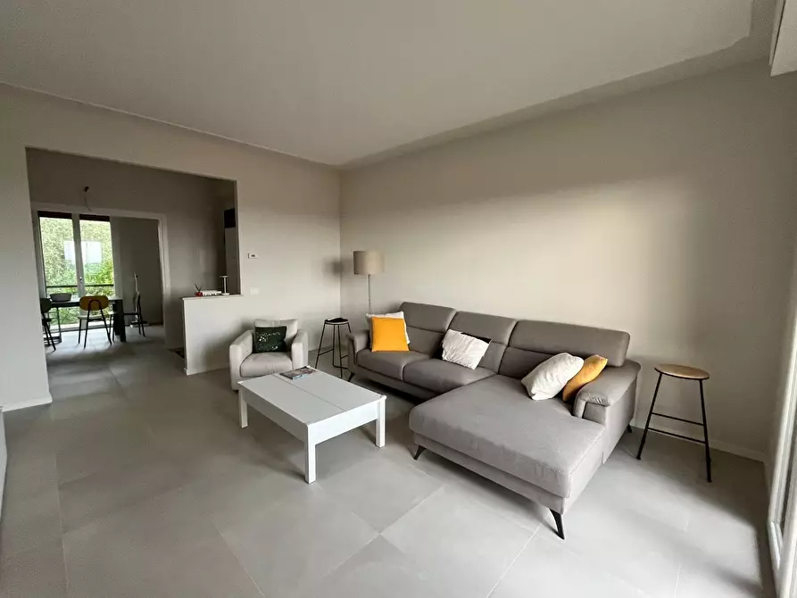 Immagine 9 di Appartamento in vendita  a Siena