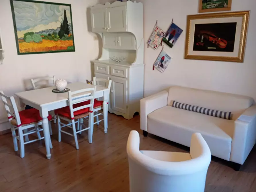 Immagine 14 di Appartamento in affitto  a Carrara