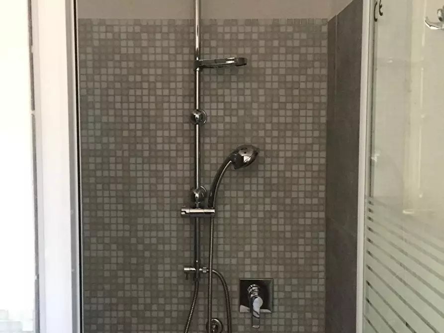 Immagine 8 di Appartamento in affitto  a Carrara