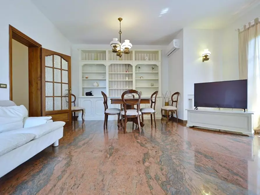 Immagine 11 di Villa in vendita  a Forte Dei Marmi