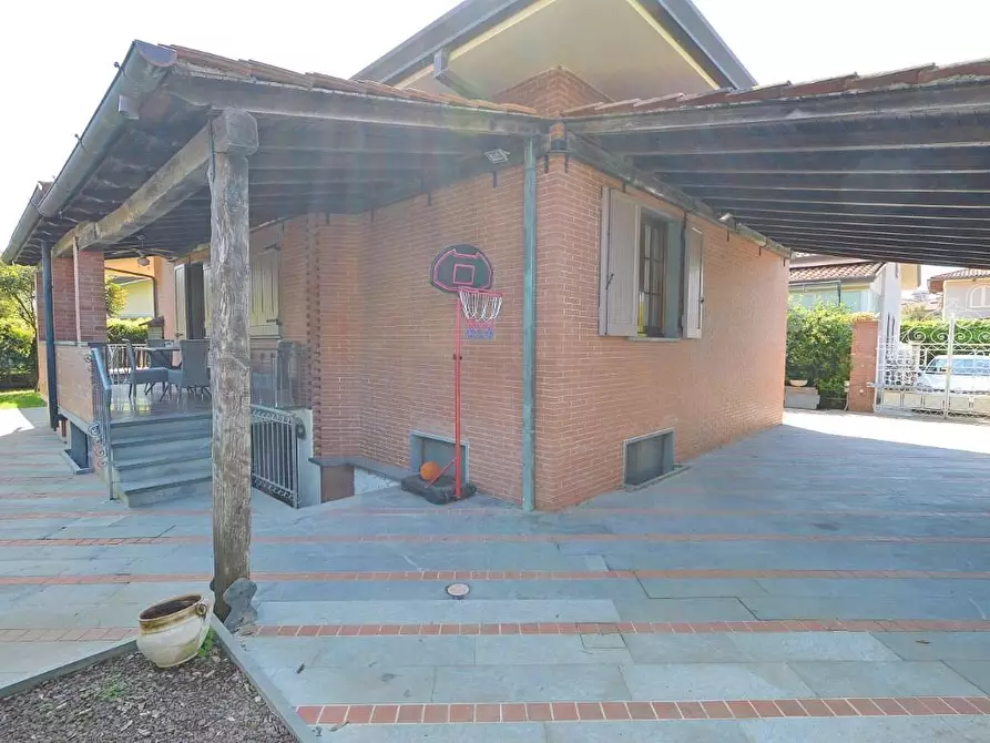 Immagine 6 di Villa in vendita  a Forte Dei Marmi