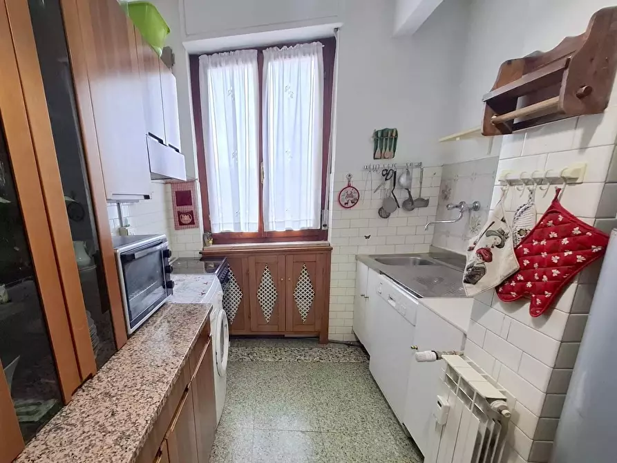 Immagine 10 di Appartamento in vendita  a Carrara