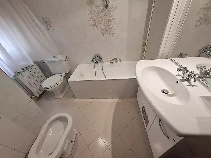 Immagine 14 di Appartamento in vendita  a Carrara