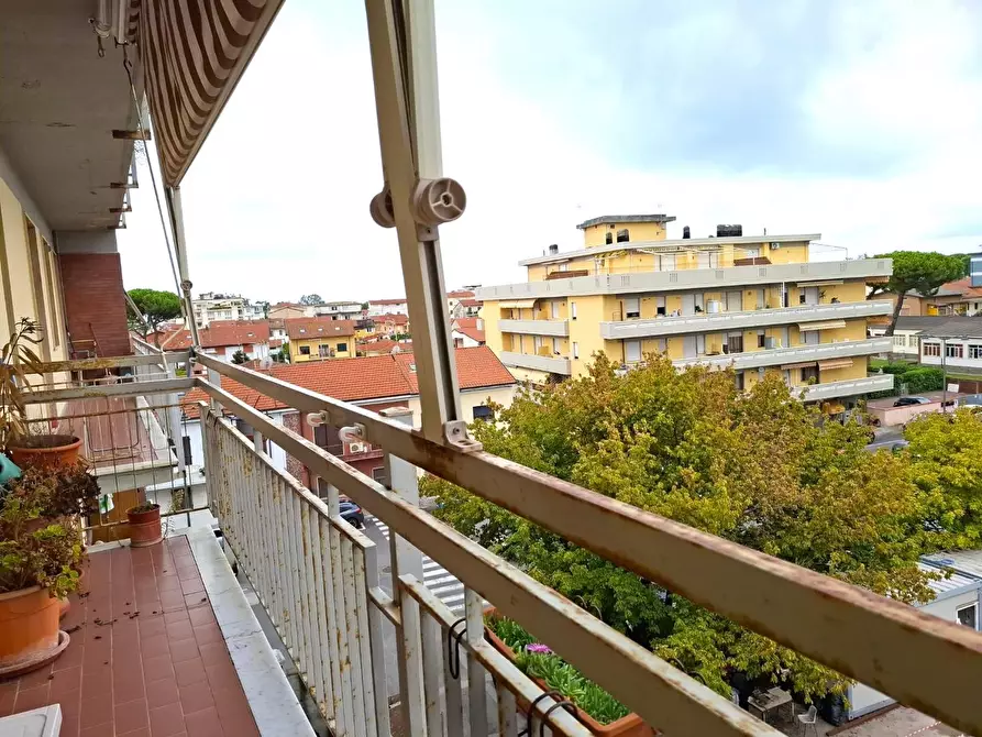 Immagine 2 di Appartamento in vendita  a Carrara