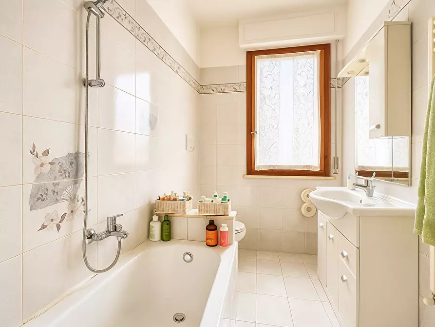 Immagine 11 di Appartamento in vendita  a Pontedera