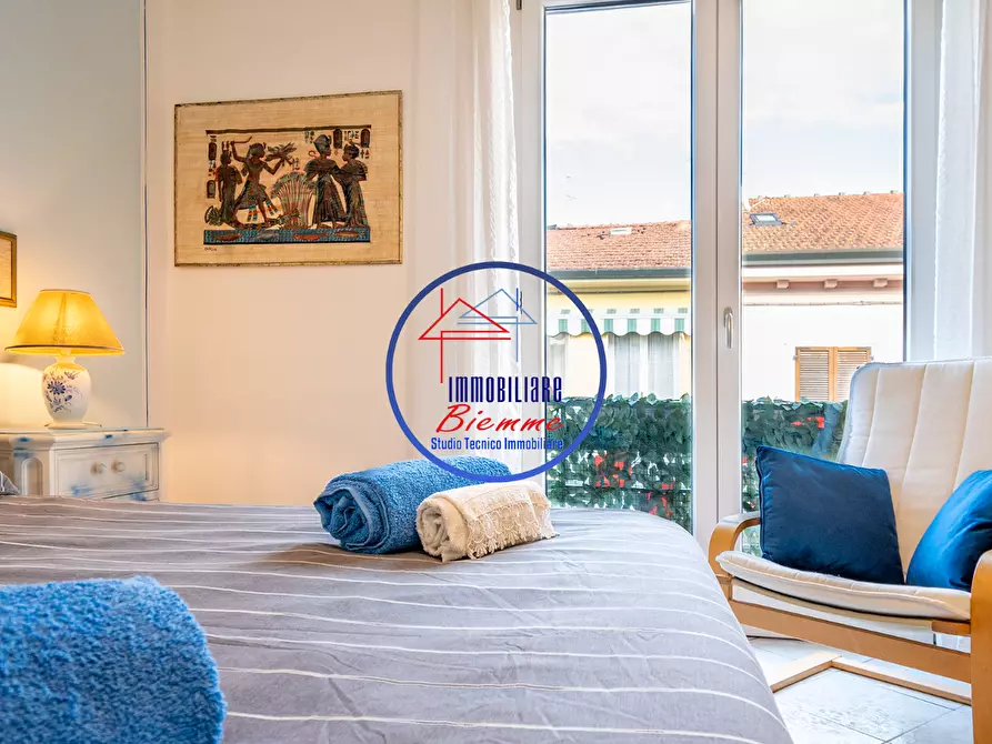 Immagine 11 di Appartamento in vendita  a Viareggio