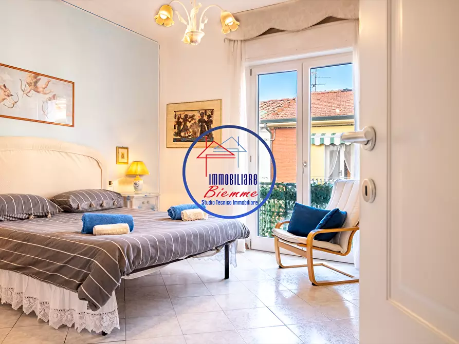 Immagine 1 di Appartamento in vendita  a Viareggio