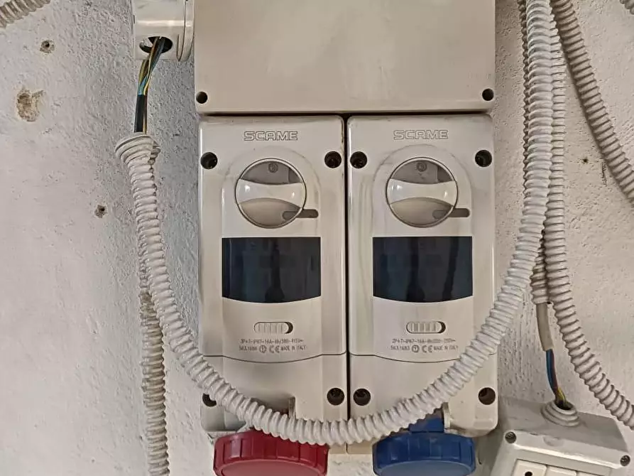 Immagine 5 di Laboratorio in affitto  a Cascina