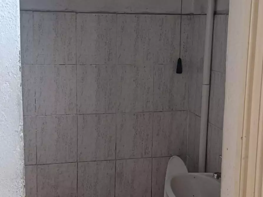 Immagine 3 di Laboratorio in affitto  a Cascina