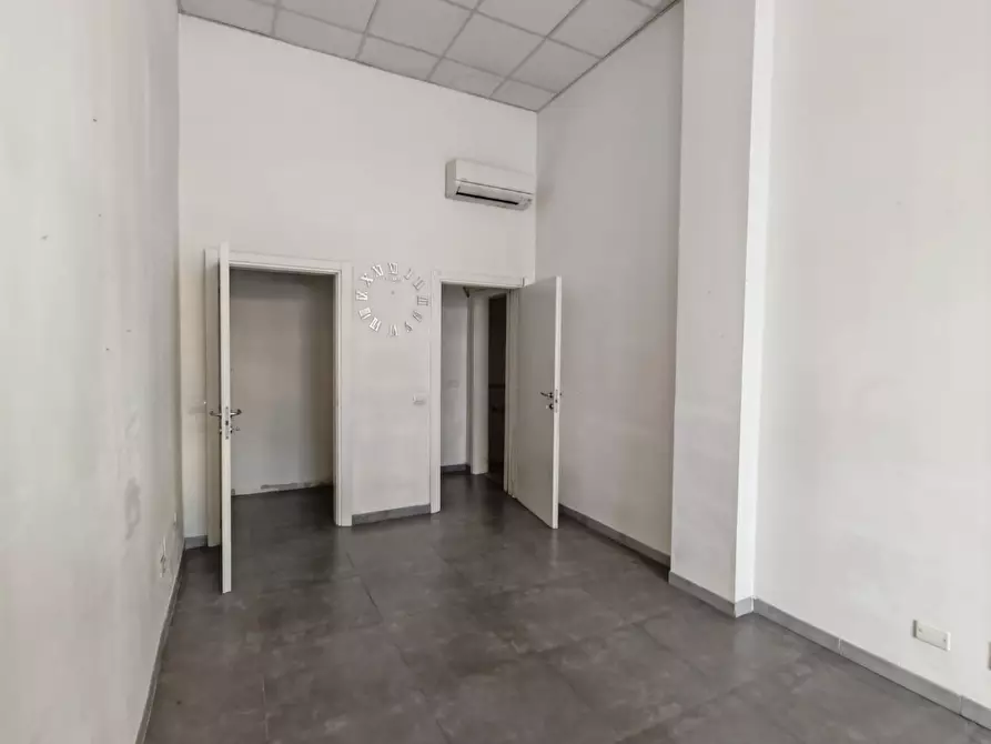 Immagine 2 di Locale commerciale in affitto  a Carrara