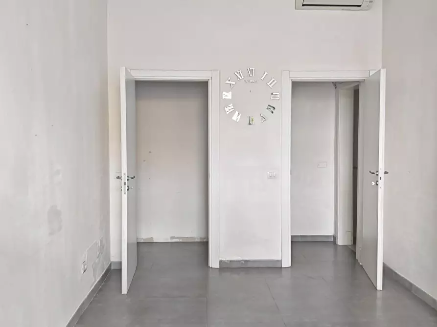 Immagine 11 di Locale commerciale in affitto  a Carrara