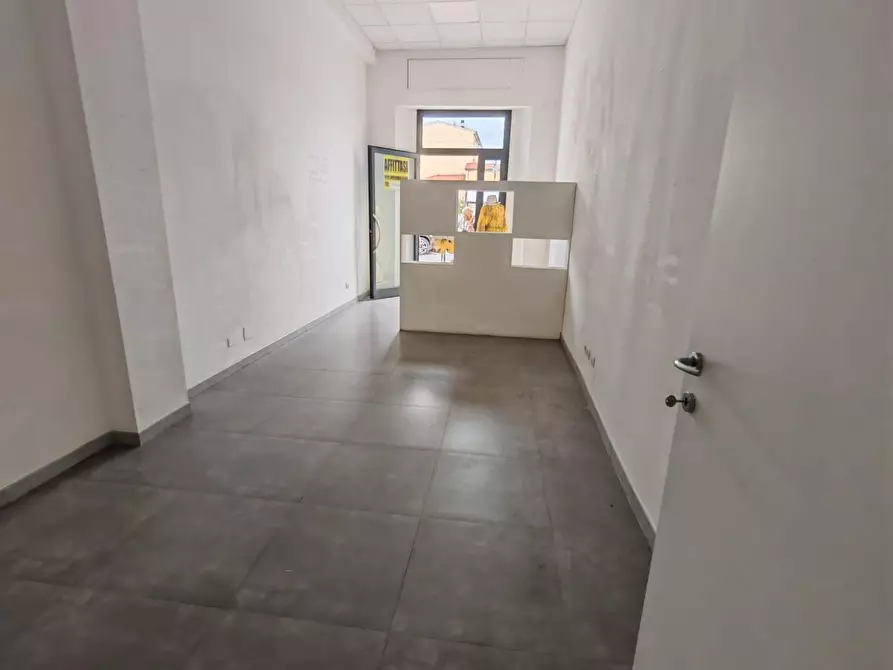 Immagine 3 di Locale commerciale in affitto  a Carrara