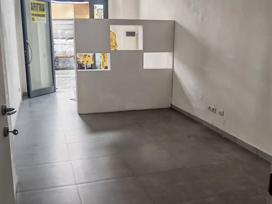 Immagine 4 di Locale commerciale in affitto  a Carrara