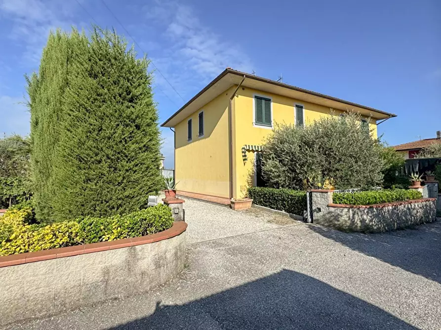 Immagine 3 di Casa bifamiliare in vendita  a Lamporecchio