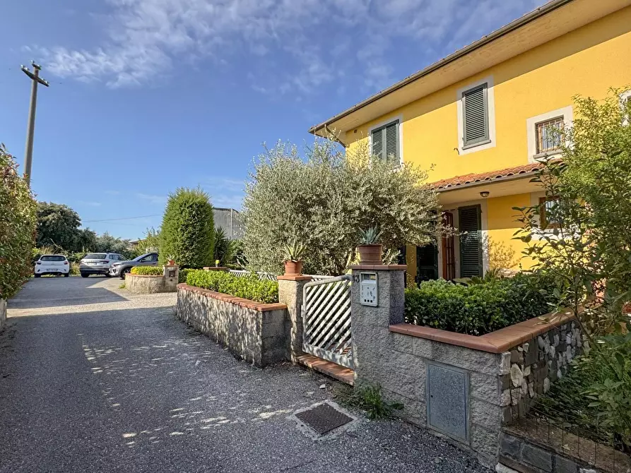 Immagine 8 di Casa bifamiliare in vendita  a Lamporecchio