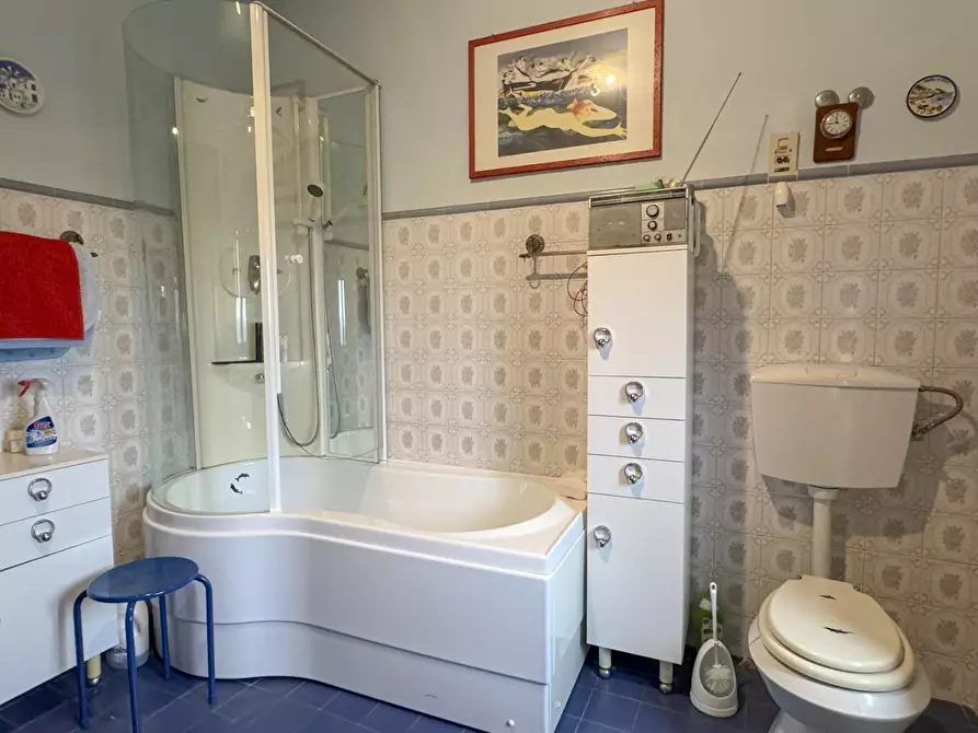 Immagine 26 di Casa colonica in vendita  a Vinci