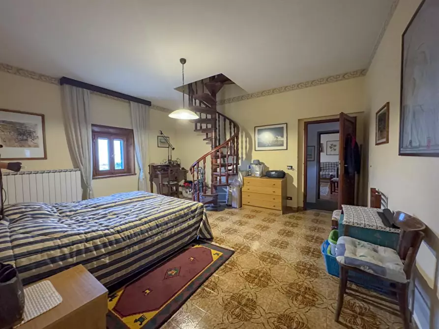 Immagine 24 di Casa colonica in vendita  a Vinci
