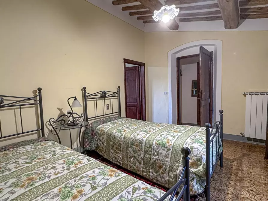 Immagine 60 di Casa colonica in vendita  a Vinci