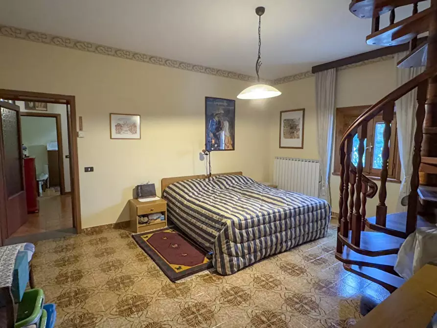 Immagine 22 di Casa colonica in vendita  a Vinci