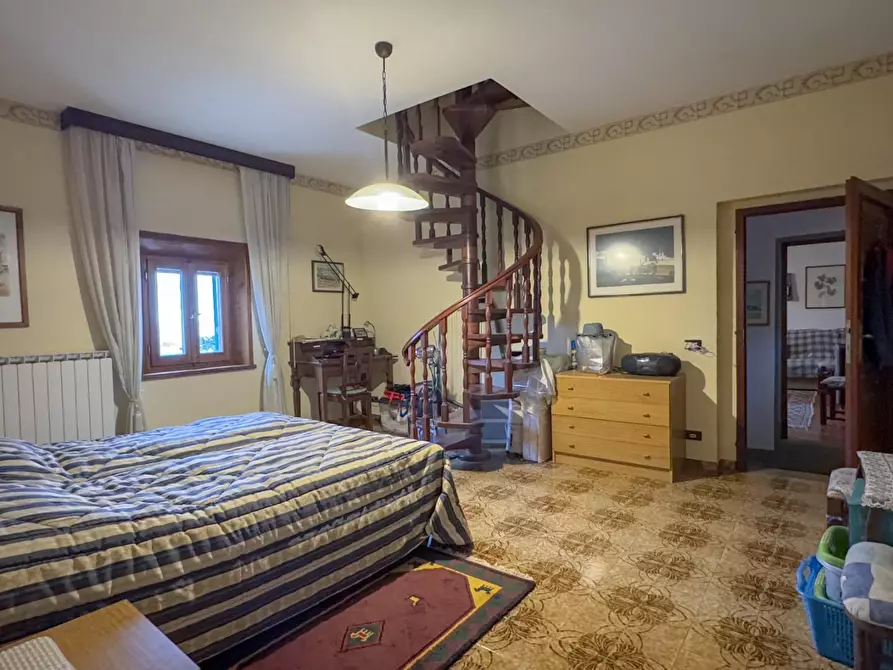 Immagine 23 di Casa colonica in vendita  a Vinci