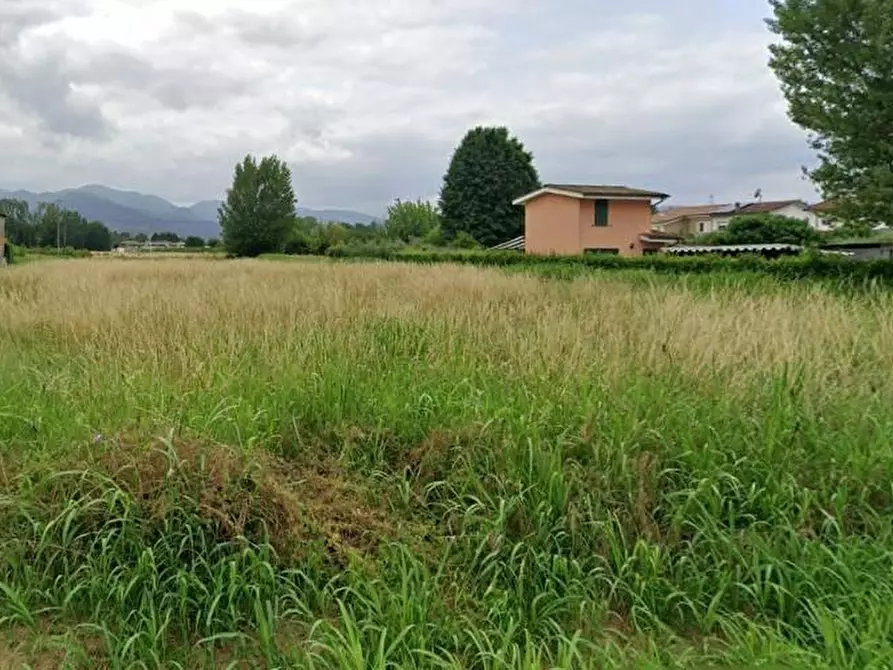 Immagine 13 di Terreno residenziale in vendita  a Lucca