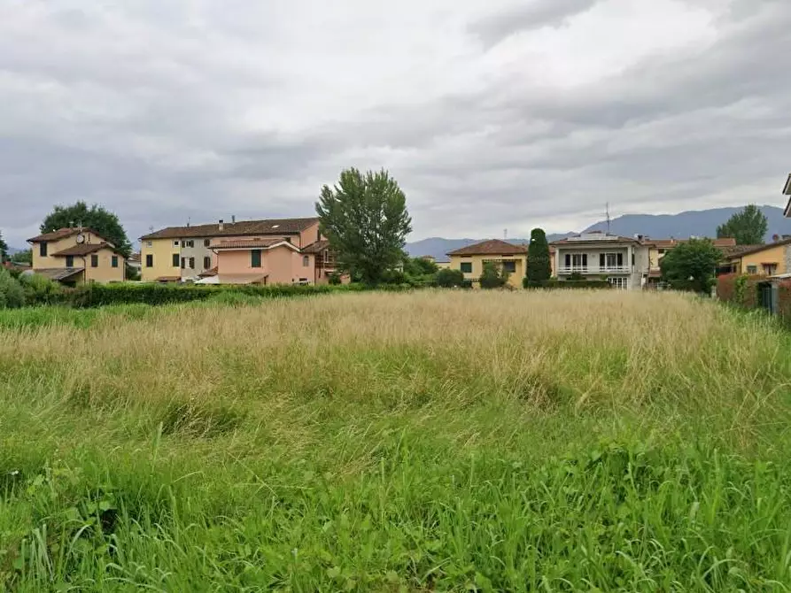 Immagine 11 di Terreno residenziale in vendita  a Lucca