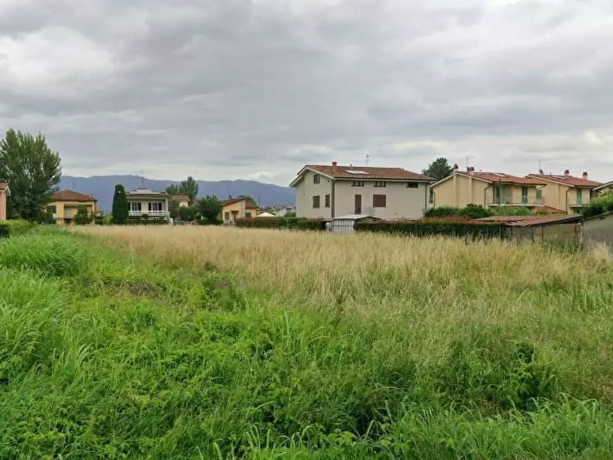 Immagine 12 di Terreno residenziale in vendita  a Lucca