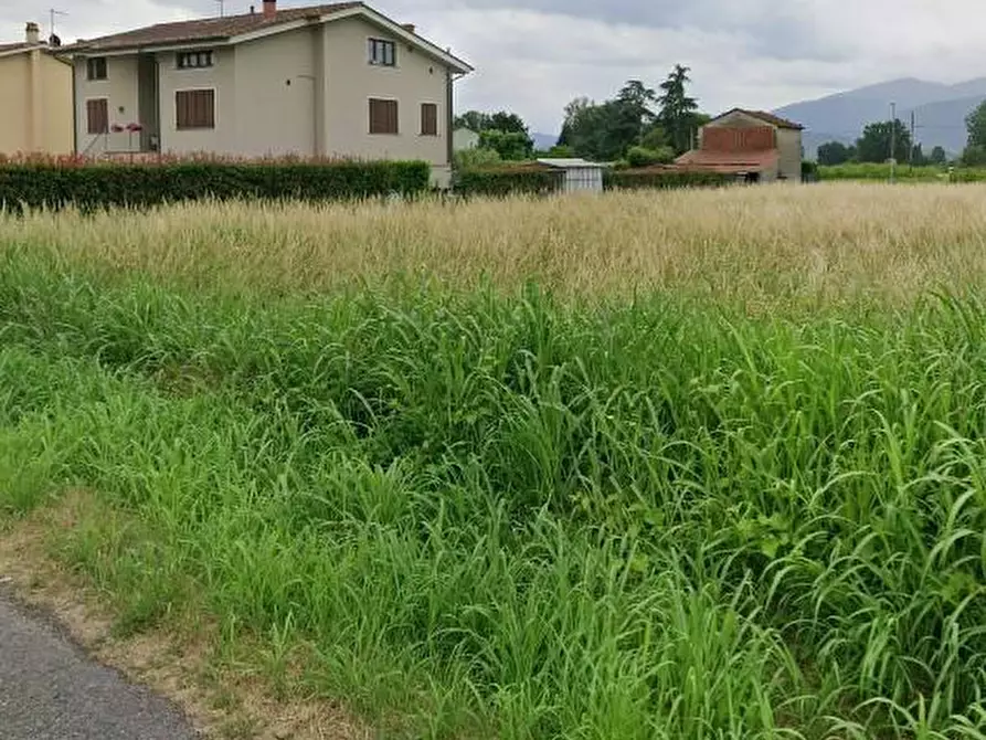 Immagine 14 di Terreno residenziale in vendita  a Lucca