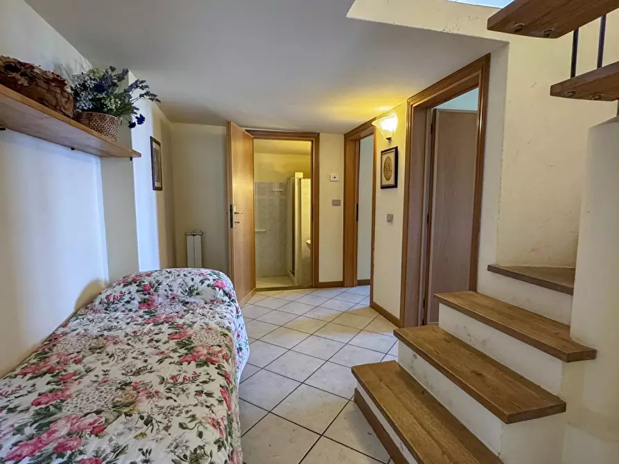 Immagine 31 di Casa colonica in vendita  a Lamporecchio