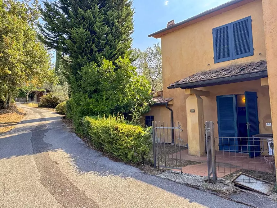 Immagine 8 di Casa colonica in vendita  a Lamporecchio