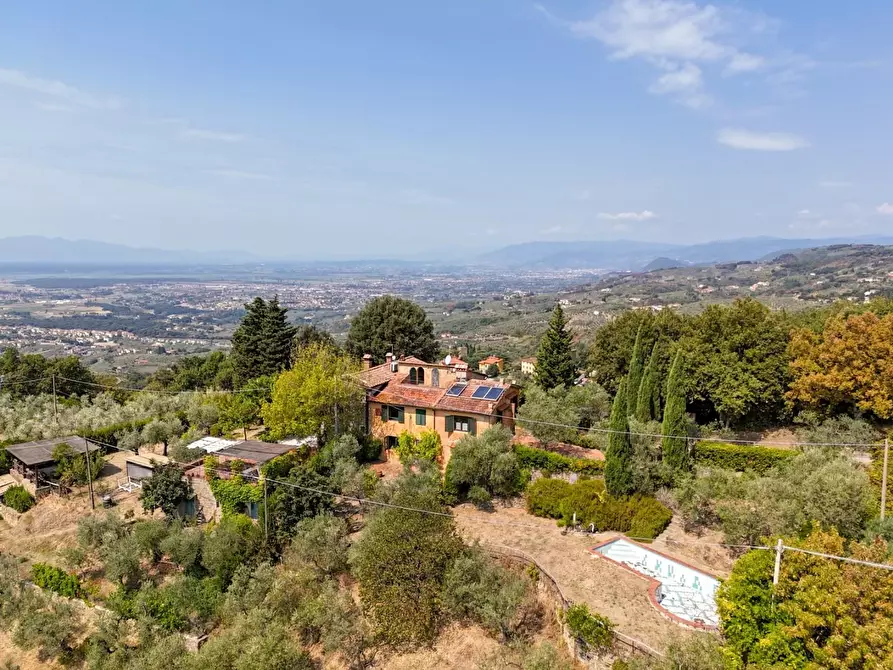 Immagine 2 di Casa colonica in vendita  a Lamporecchio