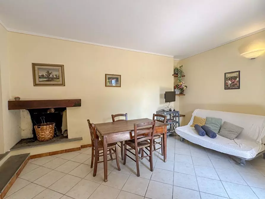 Immagine 71 di Casa colonica in vendita  a Lamporecchio