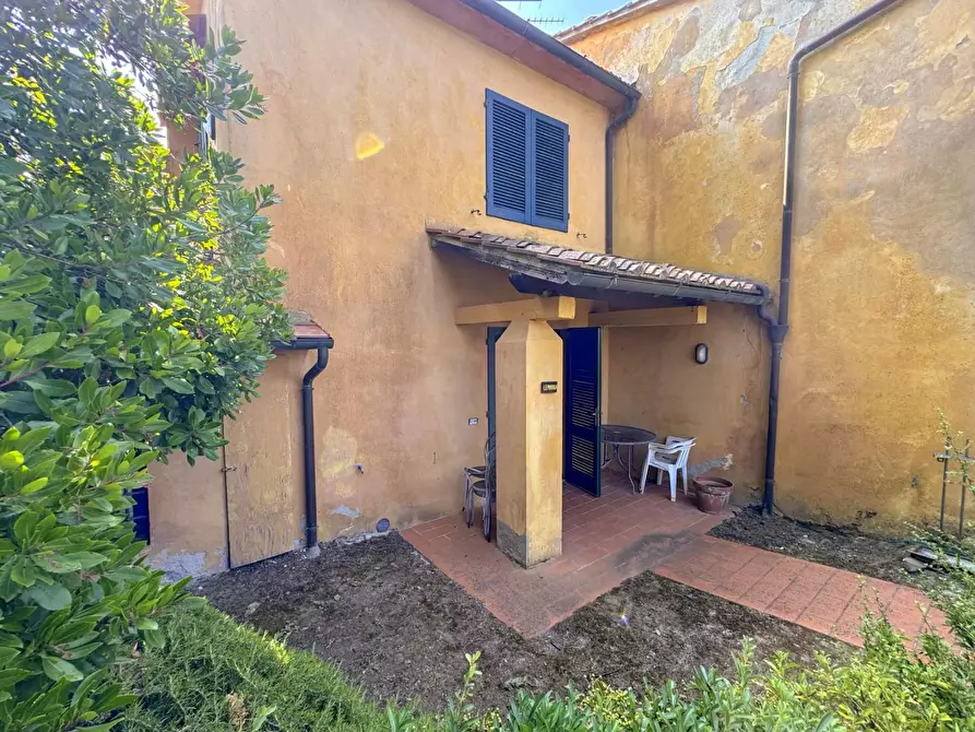 Immagine 9 di Casa colonica in vendita  a Lamporecchio