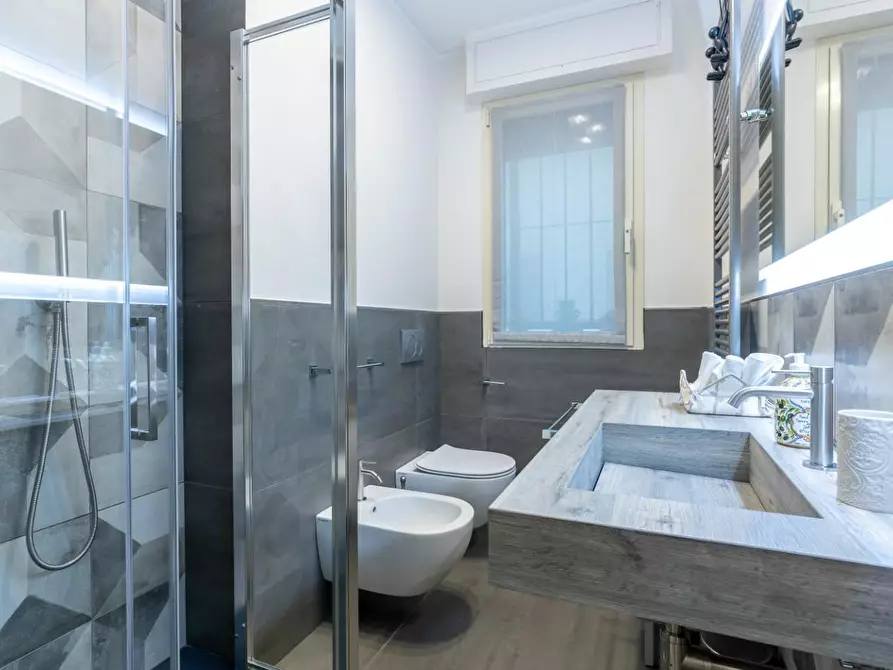 Immagine 13 di Appartamento in vendita  a Viareggio