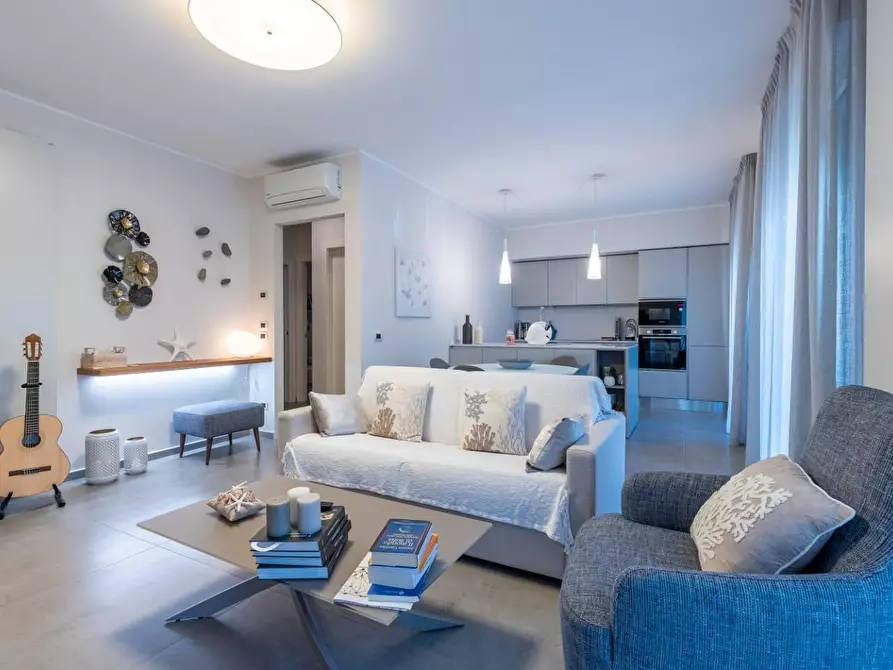 Immagine 1 di Appartamento in vendita  a Viareggio