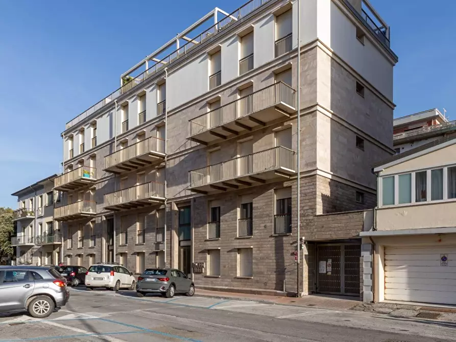 Immagine 21 di Appartamento in vendita  a Viareggio