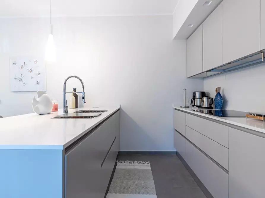 Immagine 8 di Appartamento in vendita  a Viareggio