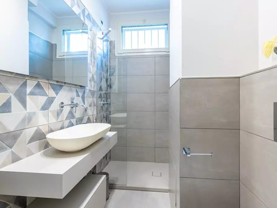 Immagine 17 di Appartamento in vendita  a Viareggio