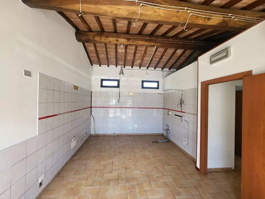 Immagine 4 di Negozio in vendita  a Castelfiorentino